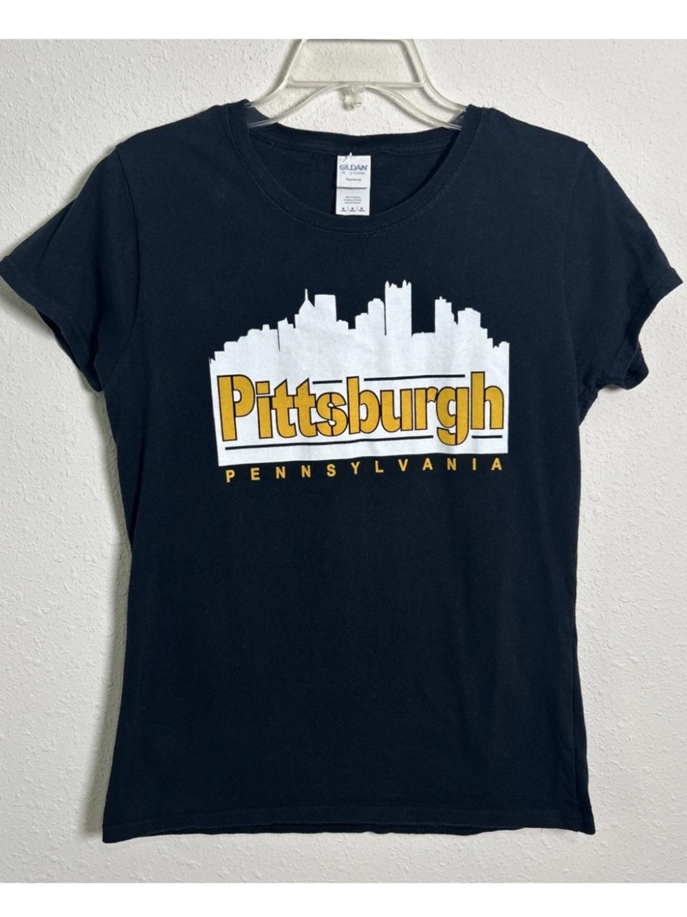 Pittsburgh Skyline Black And Gold Steelers Penguins Pirates Women’s Lg T-Shirt